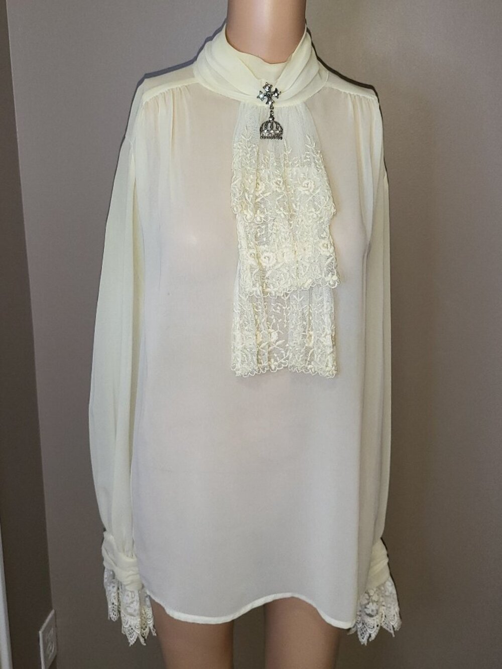 HALLOWEEN: Victorian Vampire Costume Brown Velvet Jacket Ivory Lace Shirt Gothic - Picture 7 of 14